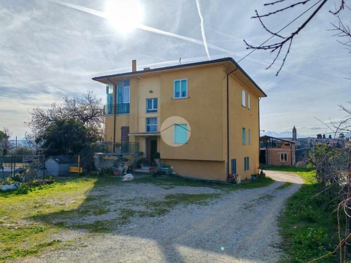 Appartamento con 5 locali in vendita in V San Savino, Nereto