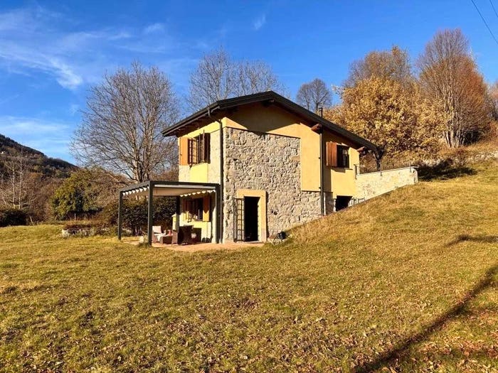 Casa quadrilocale in vendita in Via Case Sparse, Centro Valle Intelvi