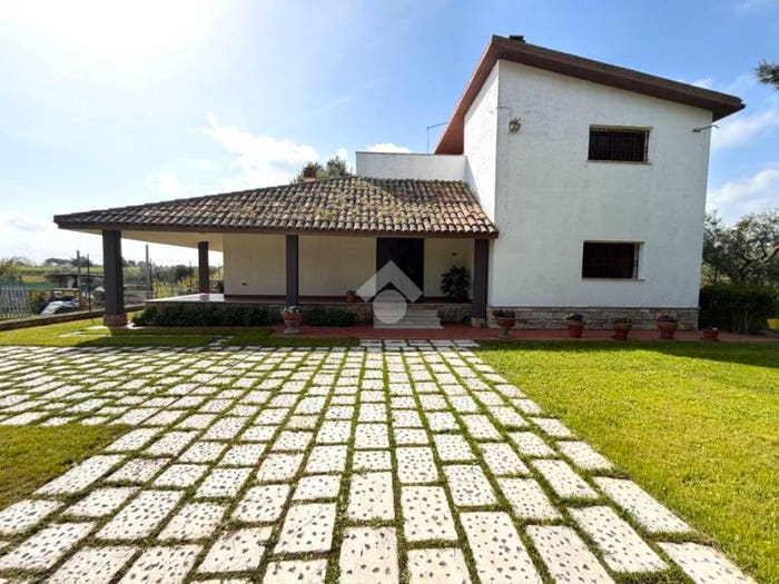 Casa con 6 locali in vendita in Strada del Salice Nuovo, Salice Nuovo, Foggia