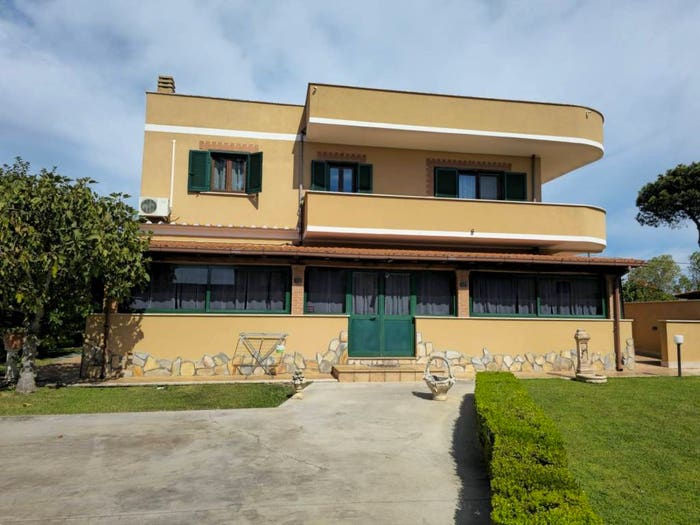 Casa con 6 locali in vendita in Via Lago di Carezza, Cioccati Zucchetti, Nettuno