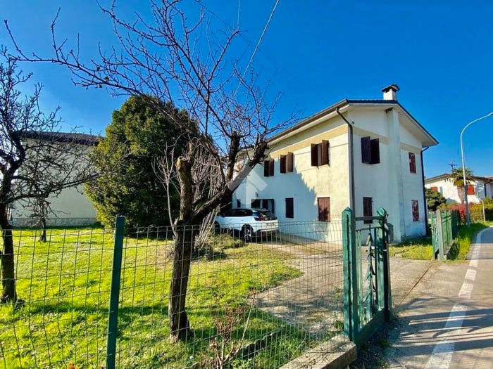 Casa con 5 locali in vendita in Via Monte Grappa, Centro, Caerano di San Marco