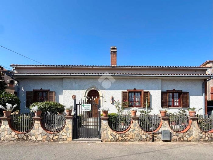 Casa quadrilocale in vendita in Via Benito Aloisi, Donnici, Cosenza