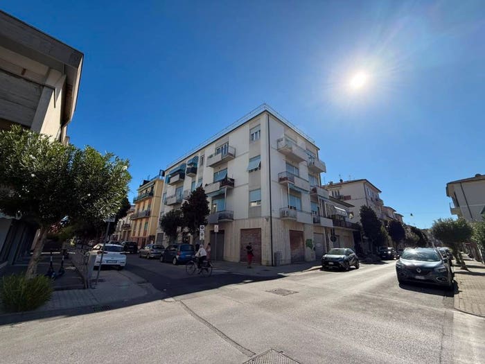 Appartamento con 5 locali in vendita in Via Amerigo Vespucci, Centro, Viareggio