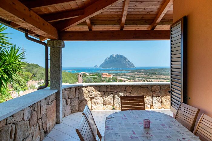 Casa con 10 locali in vendita in Loiri Porto San Paolo
