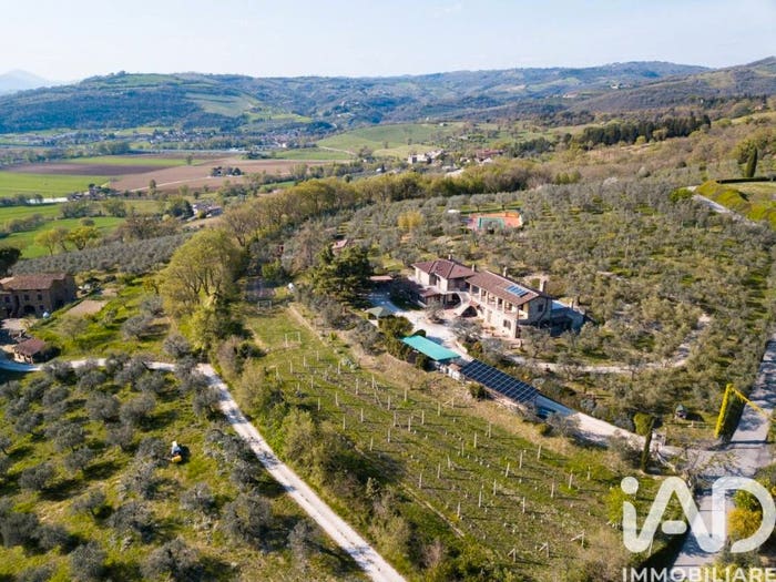 Casa con 6 locali in vendita in Via Rocca Sant'Angelo, Palazzo Petrignano, Assisi