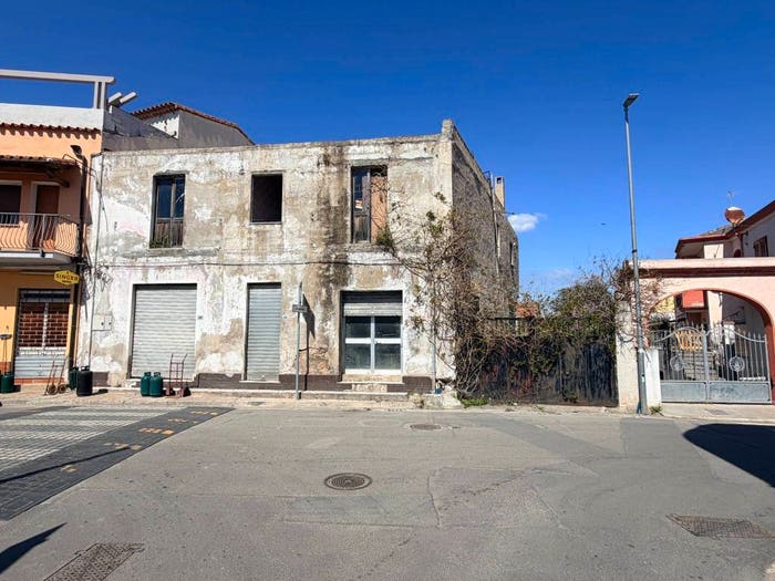 Casa con 6 locali in vendita in Via Monte Santo, Centro, Pula
