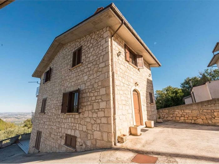 Casa con 6 locali in vendita in via crognaleto, Piano Delle Castagne, Roccamorice