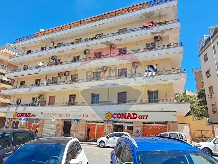 Appartamento con 6 locali in vendita in Via Dei Colombi, Monte Urpinu, Cagliari