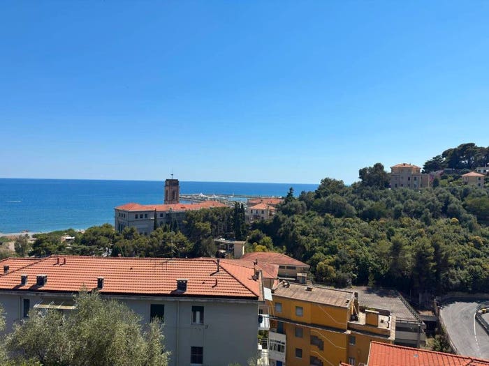 Appartamento con 6 locali in vendita in via privata vallone dei pozzi, Porto Maurizio, Imperia