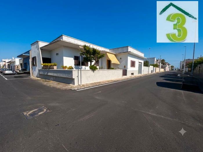 Casa con 5 locali in vendita in Via Francesco Petrarca, Miggiano