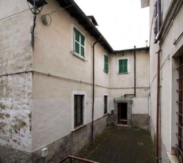 Appartamento trilocale in vendita in Frazione Calozzo Vicolo Don Leonardo Mazzucchi, Calozzo, Pianello del Lario