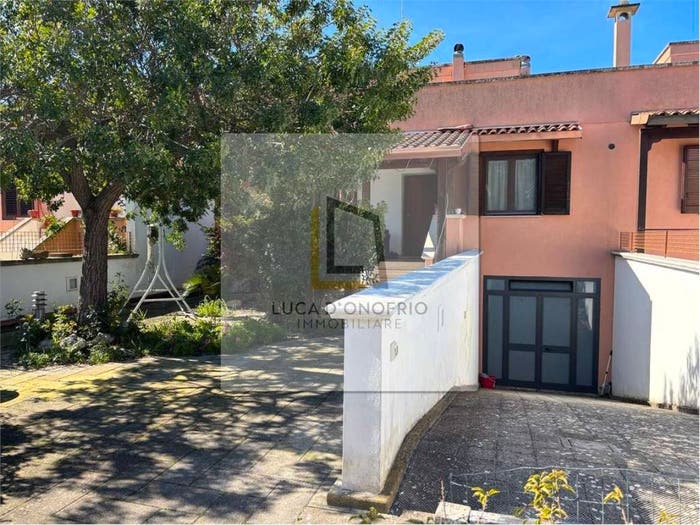Casa con 6 locali in vendita in via Pietro Nenni, Lizzanello