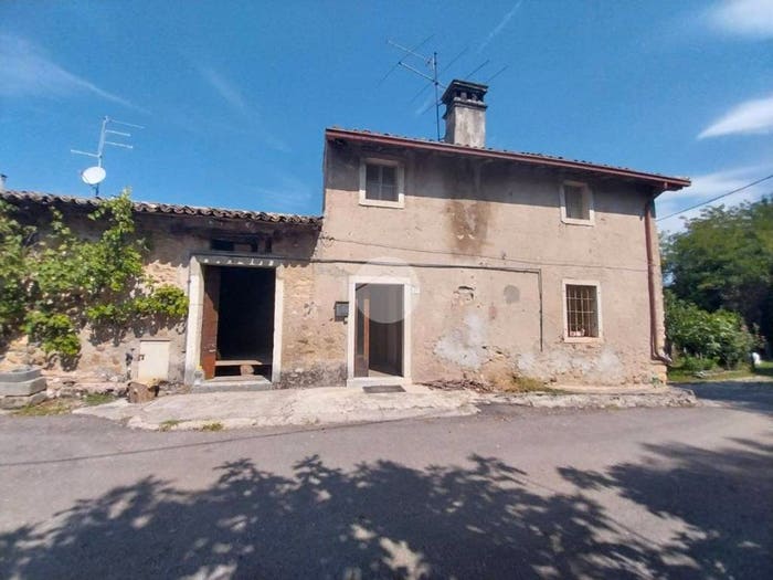 Appartamento con 5 locali in vendita in Via Pragrande, Centro, Caprino Veronese