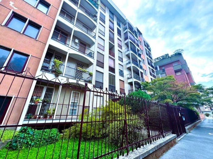 Appartamento quadrilocale in vendita in Via Giuseppe Carozzi, Inganni, Milano