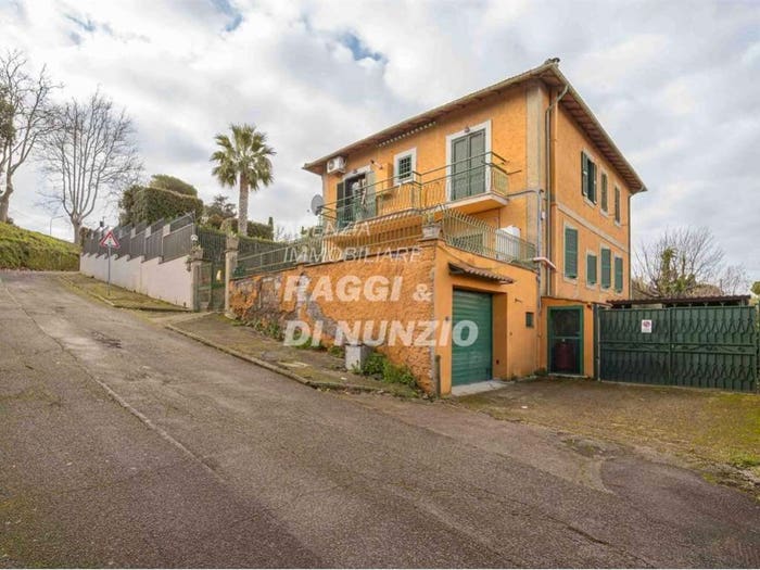 Appartamento trilocale in vendita in Via del Termine, Frascati