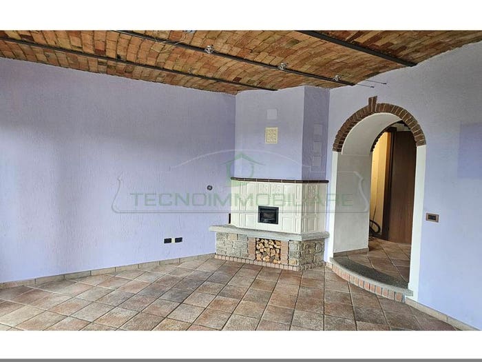 Casa con 5 locali in vendita in Centro, Nebbiuno