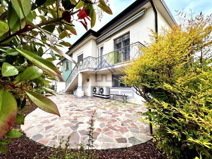 Casa quadrilocale in vendita in VIA UMBERTO I, Calvatone