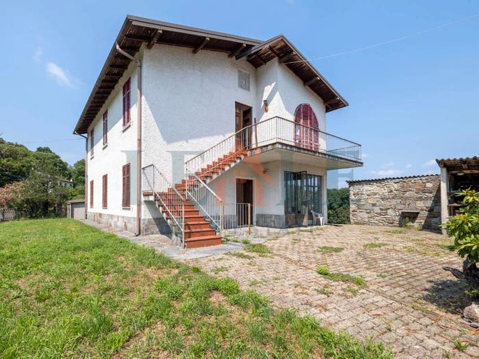 Casa con 6 locali in vendita in Via alla Motta Rossa, Lesa