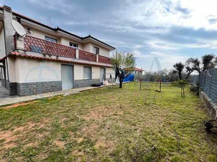 Casa con 6 locali in vendita in Ceriale