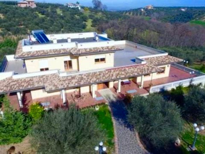 Casa con 6 locali in vendita in Via Vicenne, Pianella