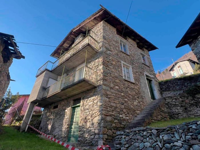 Casa con 6 locali in vendita in Via Trento, Centro, Buglio in Monte