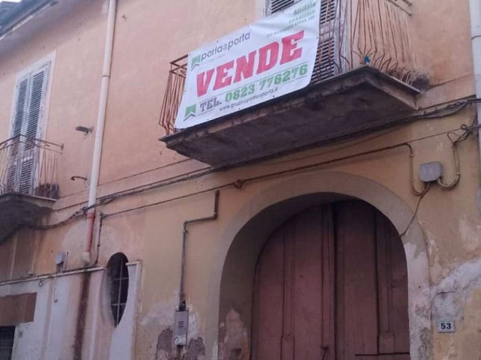 Appartamento trilocale in vendita in Via Luigi Castiello, Casagiove