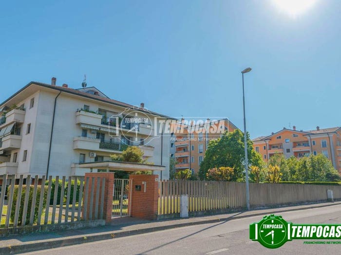 Appartamento trilocale in vendita in Via San Invenzio, Centro, Gaggiano