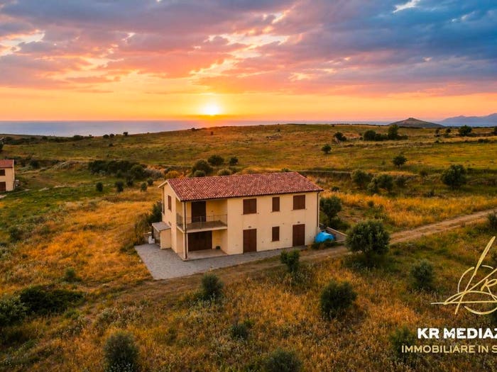 Casa con 6 locali in vendita in Strada per Punta Foghe, Tresnuraghes