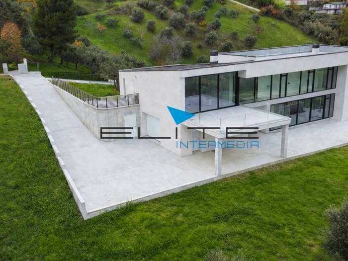 Casa con 6 locali in vendita in Strada della Fontana, Montesilvano Colle, Montesilvano