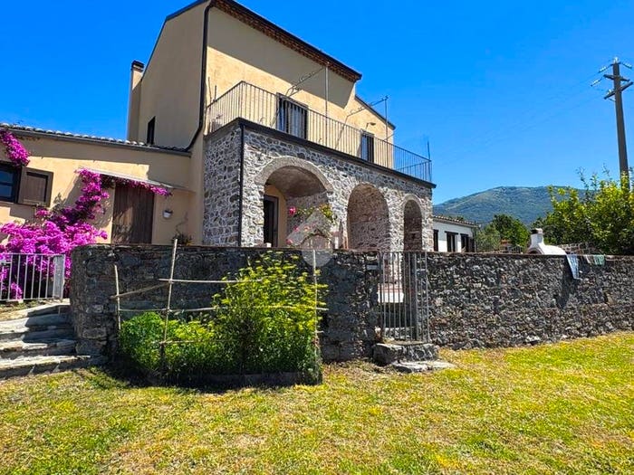 Casa con 6 locali in vendita in Località san michele, Torraca