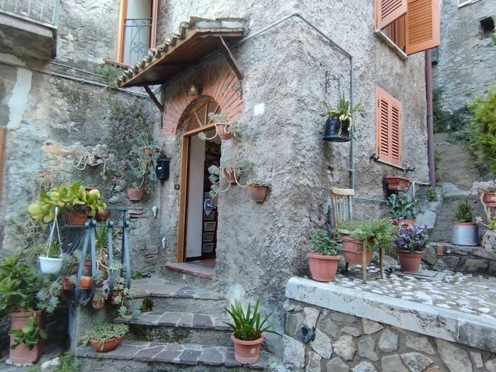 Appartamento con 6 locali in vendita in Via Cesare Catarinozzi, Affile