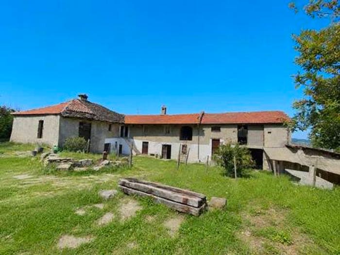 Casa con 6 locali in vendita in Monastero Bormida