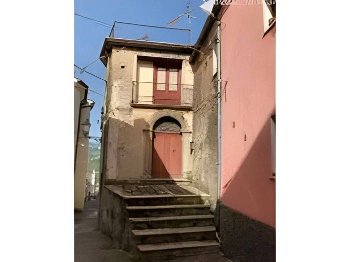 Appartamento con 6 locali in vendita in Via Pietro Nicoletti Rogliano CS Italia, Centro, Rogliano