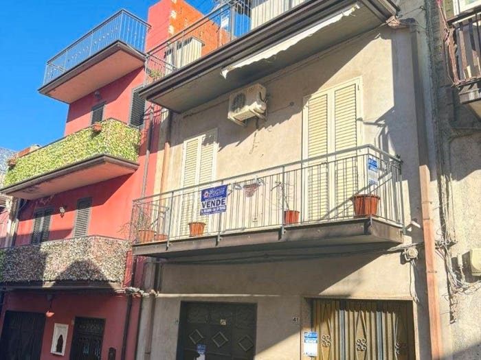 Appartamento con 5 locali in vendita in Via Generale Carascosa, Paternò