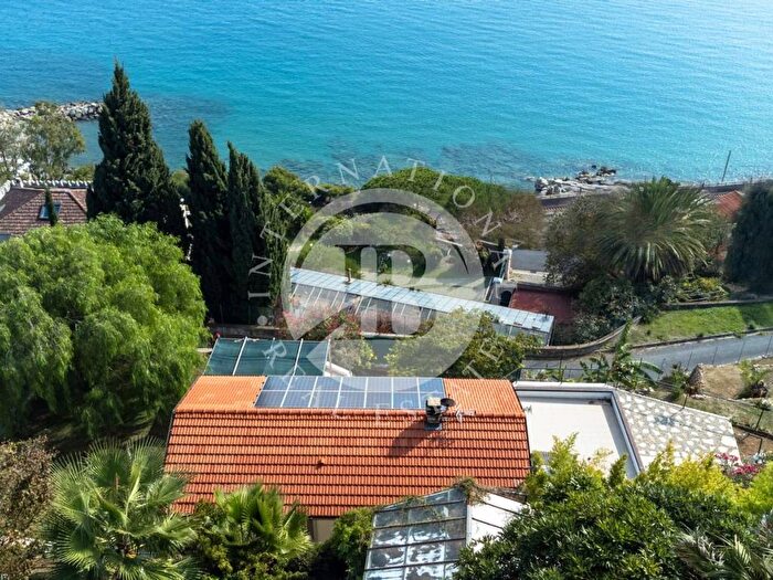 Casa con 6 locali in vendita in Arziglia Madonna della Ruota, Bordighera