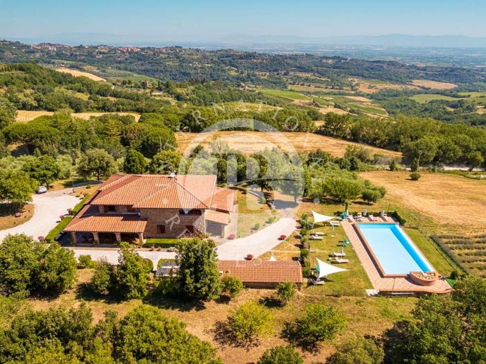 Casa con 6 locali in vendita in Montepulciano