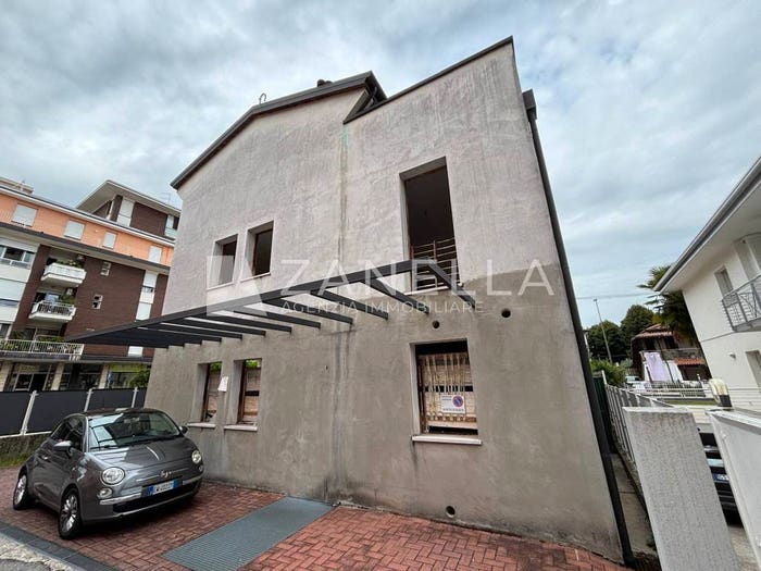 Casa con 5 locali in vendita in Via Piazza Damini, Castelfranco Veneto