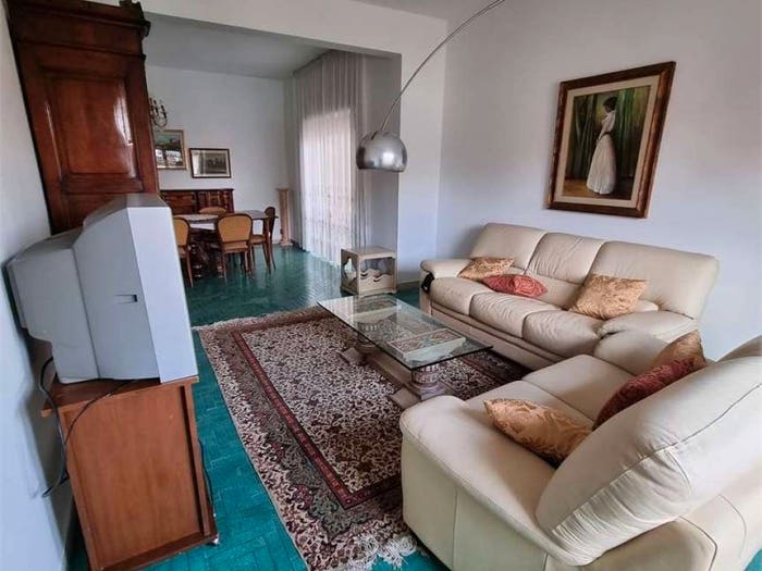 Appartamento con 5 locali in vendita in Via Nazario Sauro, Marina di Carrara, Carrara
