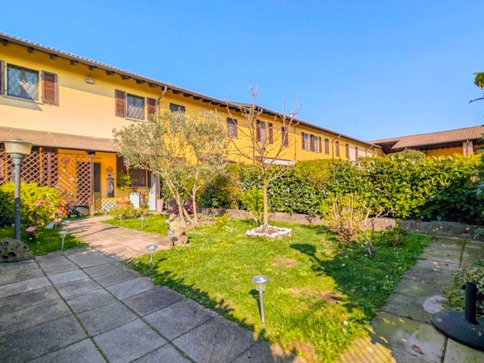 Casa quadrilocale in vendita in Via Cascina Morona, Fossarmato Riso Scotti, Pavia