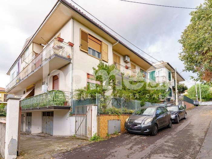 Appartamento con 5 locali in vendita in Via Papa Giovanni XXIII Viagrande CT Italia, Centro, Viagrande