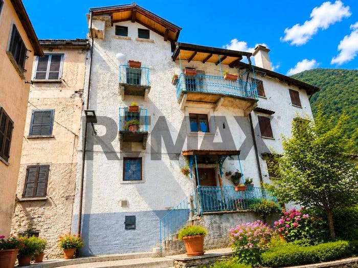 Casa con 5 locali in vendita in Valle Cannobina