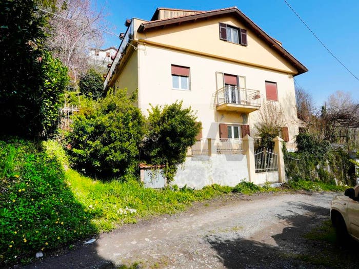 Casa con 6 locali in vendita in Via Marconi, Ponterosso, Mignanego