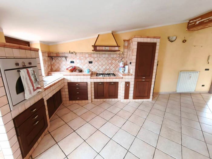 Appartamento quadrilocale in vendita in Via Valle Berta, Agosta