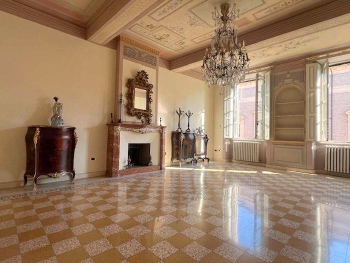 Appartamento con 6 locali in vendita in Strada della Repubblica, Centro Storico, Parma