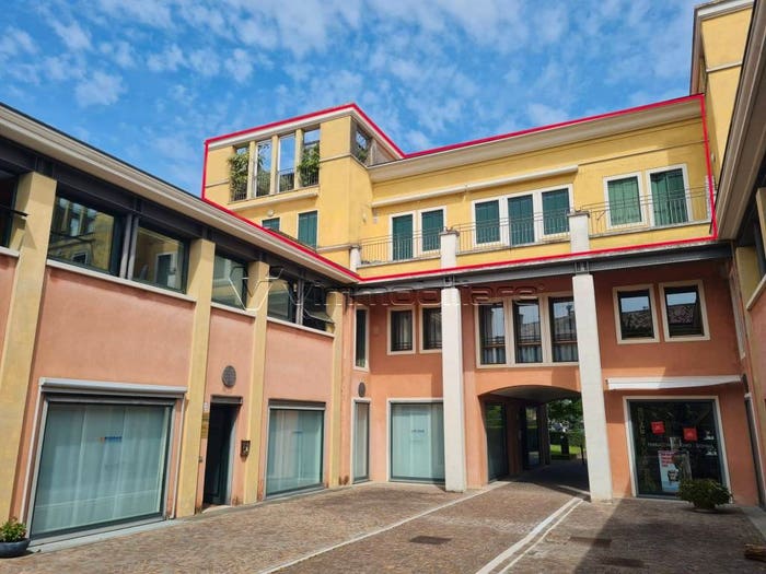 Appartamento con 6 locali in vendita in Via Corte Ferrighi, Centro, Noventa Vicentina