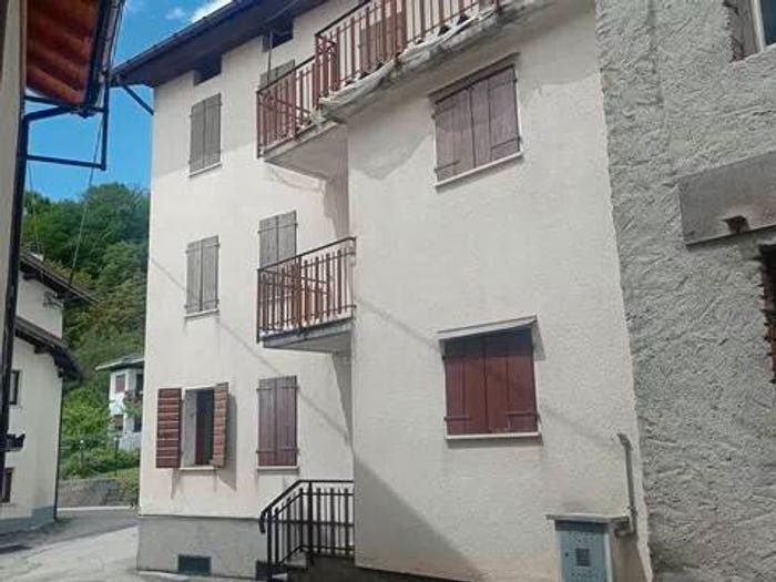 Casa con 6 locali in vendita in Via Gioz, Belluno