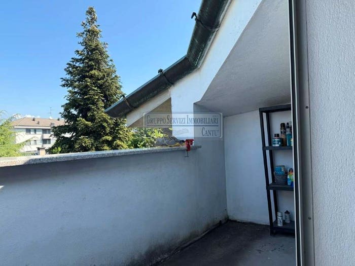 Appartamento trilocale in vendita in via ADAMELLO, Semicentro, Cantù