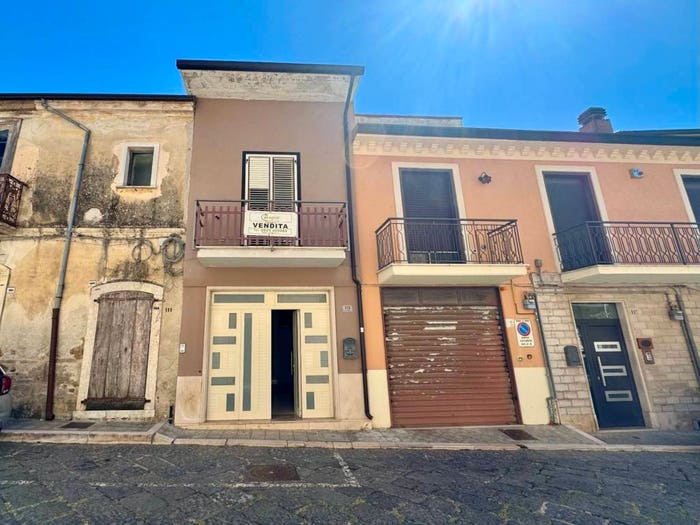 Casa con 6 locali in vendita in VIA ROMA, Bonito