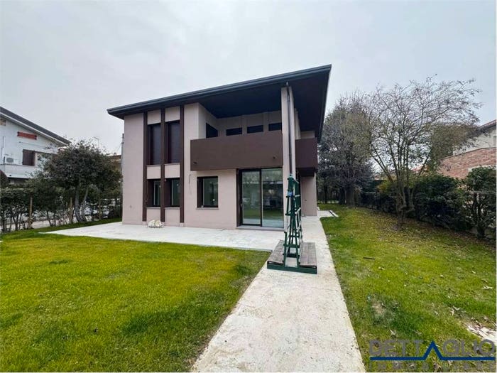 Casa con 6 locali in vendita in via Vittorio veneto, Centro, Dolo
