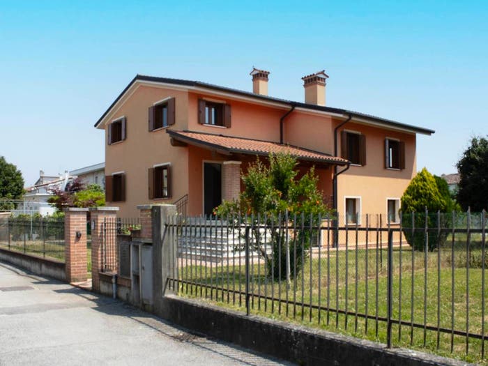 Casa con 6 locali in vendita in Via Giacomo Leopardi, Centro, Monticello Conte Otto